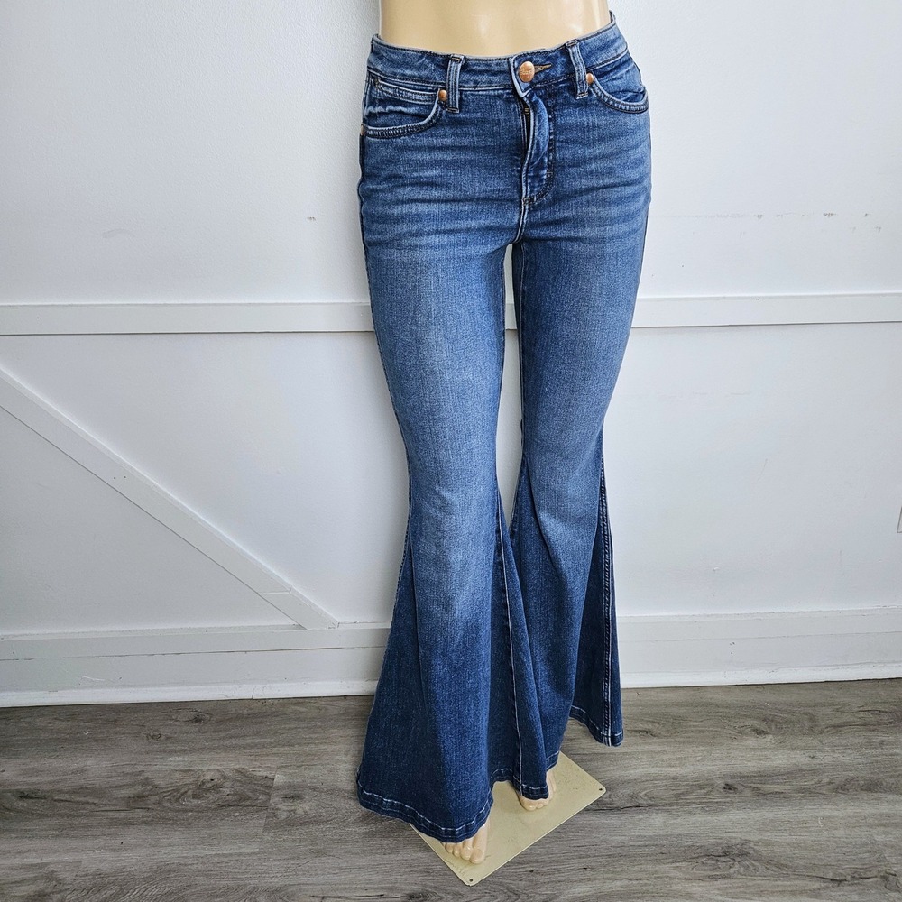 Wrangler Womens High Rise Bell Bottom Flare Jeans Medium Wash Blue Denim 29x33